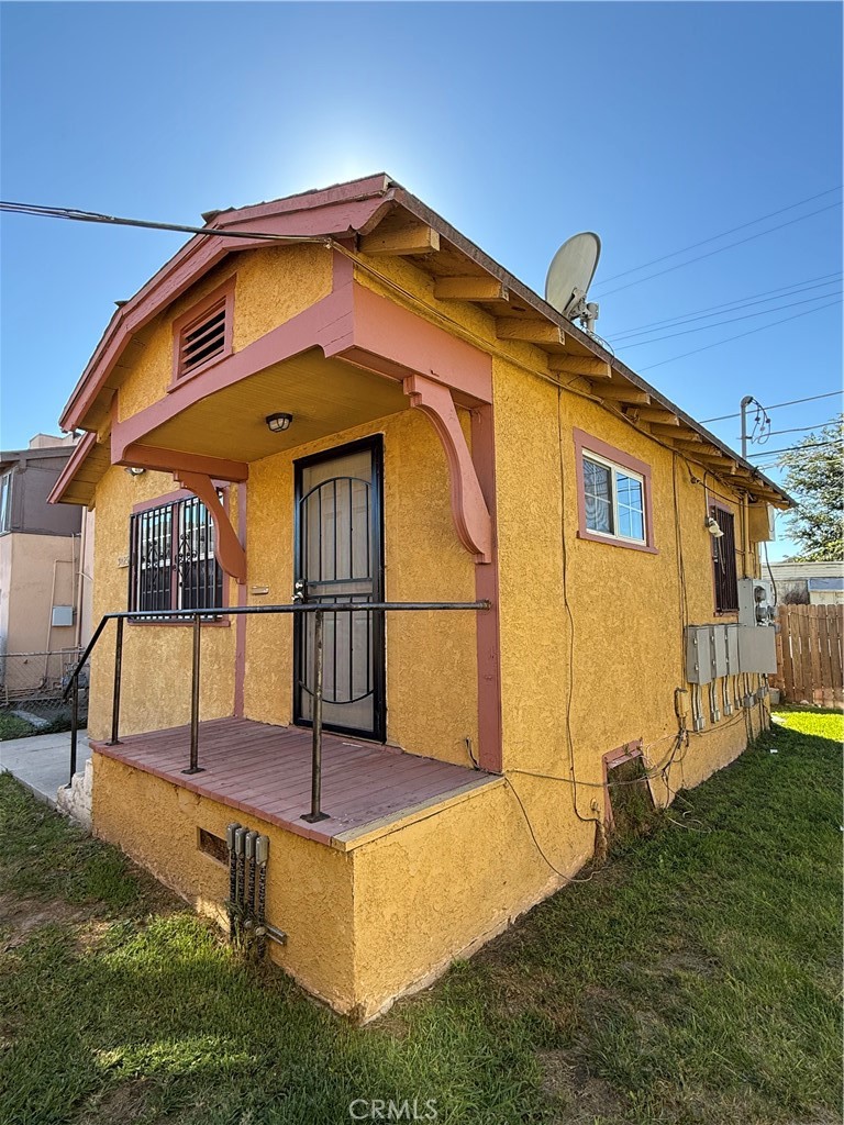 5425 2nd Avenue, Unit 3/4 Los Angeles, CA 90043 - Photo 1 of 15 a front view of a house with a yard