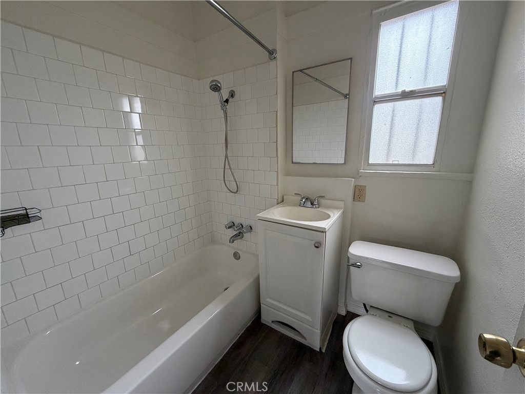 5425 2nd Avenue, Unit 3/4 Los Angeles, CA 90043 - Photo 15 of 15 a bathroom with a toilet a sink and bathtub