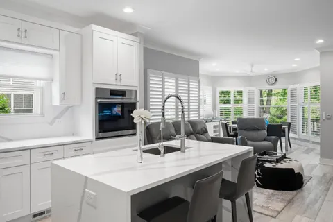 $995,000 | 401 Abbey Ridge Court, Fontana, WI 53125