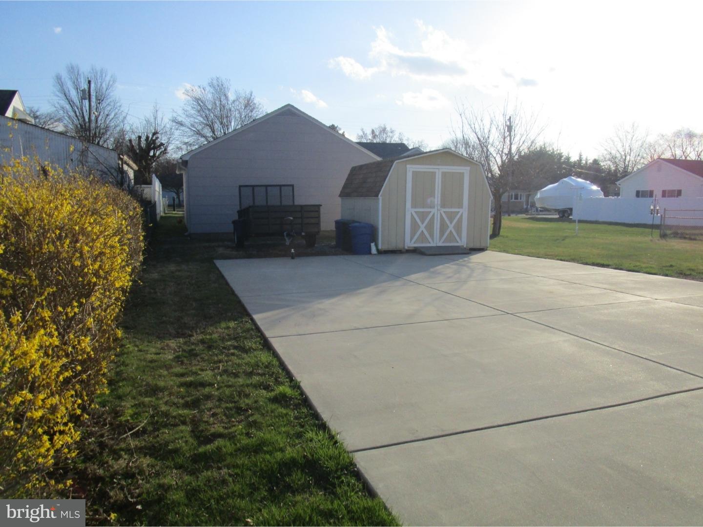 11 Harvard Road Pennsville, NJ 08070 - Photo 14 of 22 Driveway