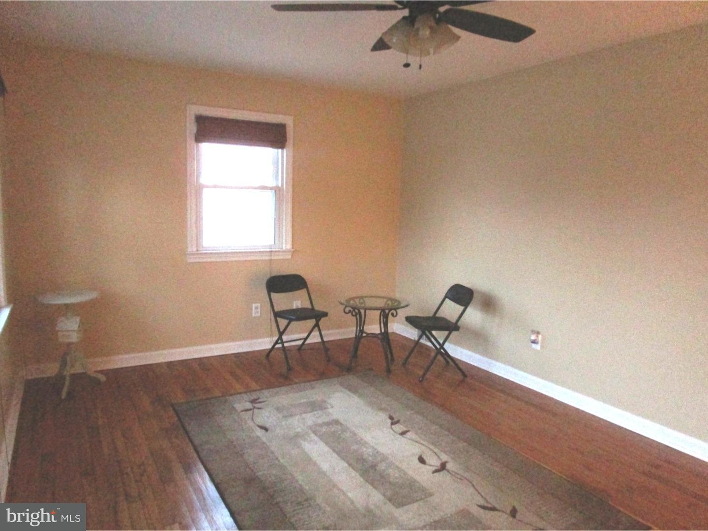 11 Harvard Road Pennsville, NJ 08070 - Photo 4 of 22 Living Room