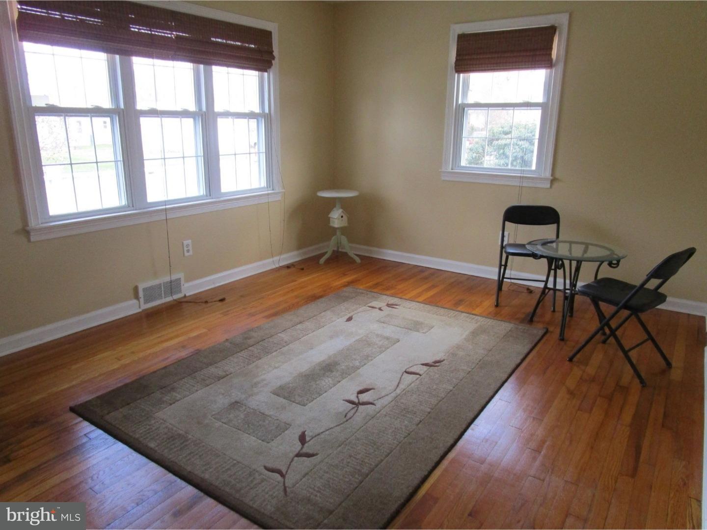 11 Harvard Road Pennsville, NJ 08070 - Photo 5 of 22 Living Room