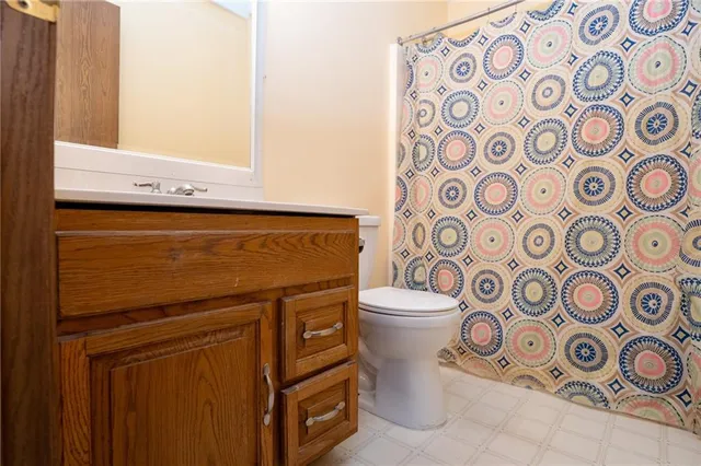 a view of a utility room with dryer and washer