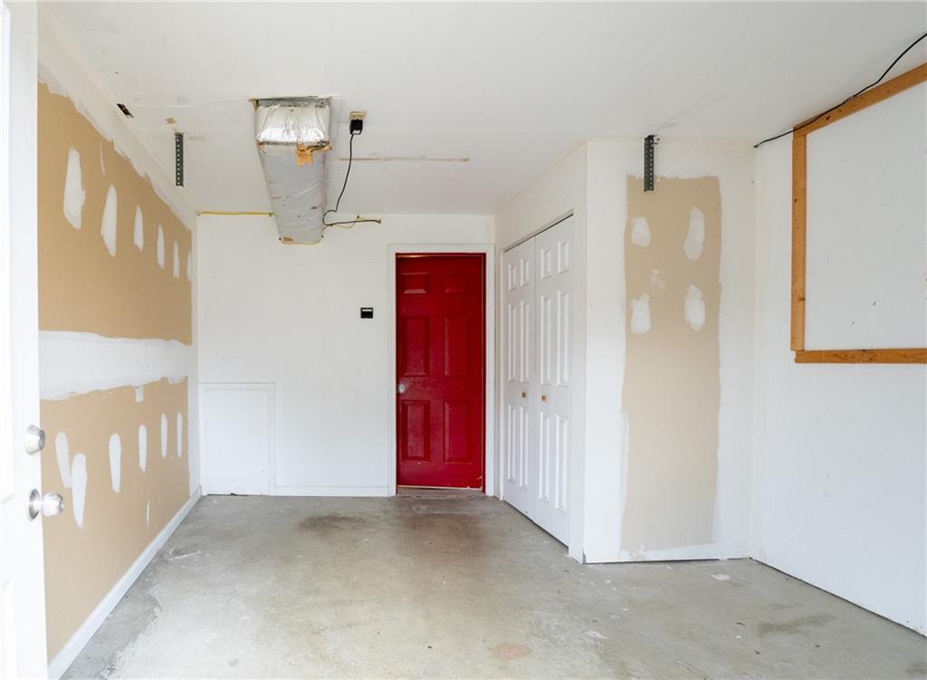 7324 Green Meadow Drive Imperial, PA 15126 - Photo 32 of 43 a view of a hallway with windows