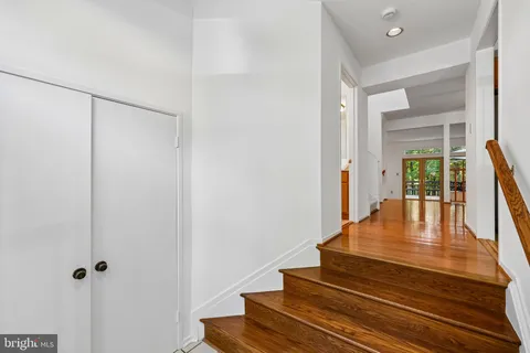 $799,900 | 5904 Valerian Lane, Rockville, MD 20852