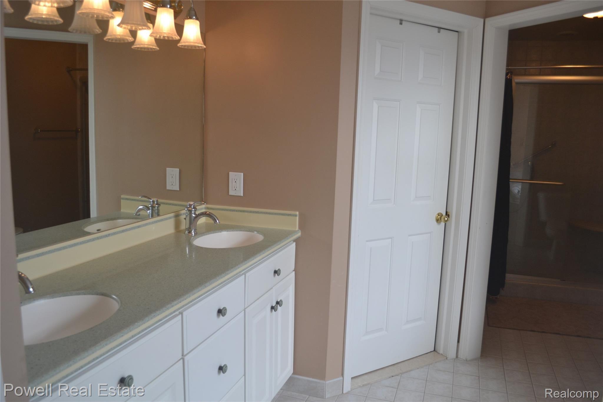 3148 Topview Court Rochester, MI 48309 - Photo 13 of 20 13.JPG
