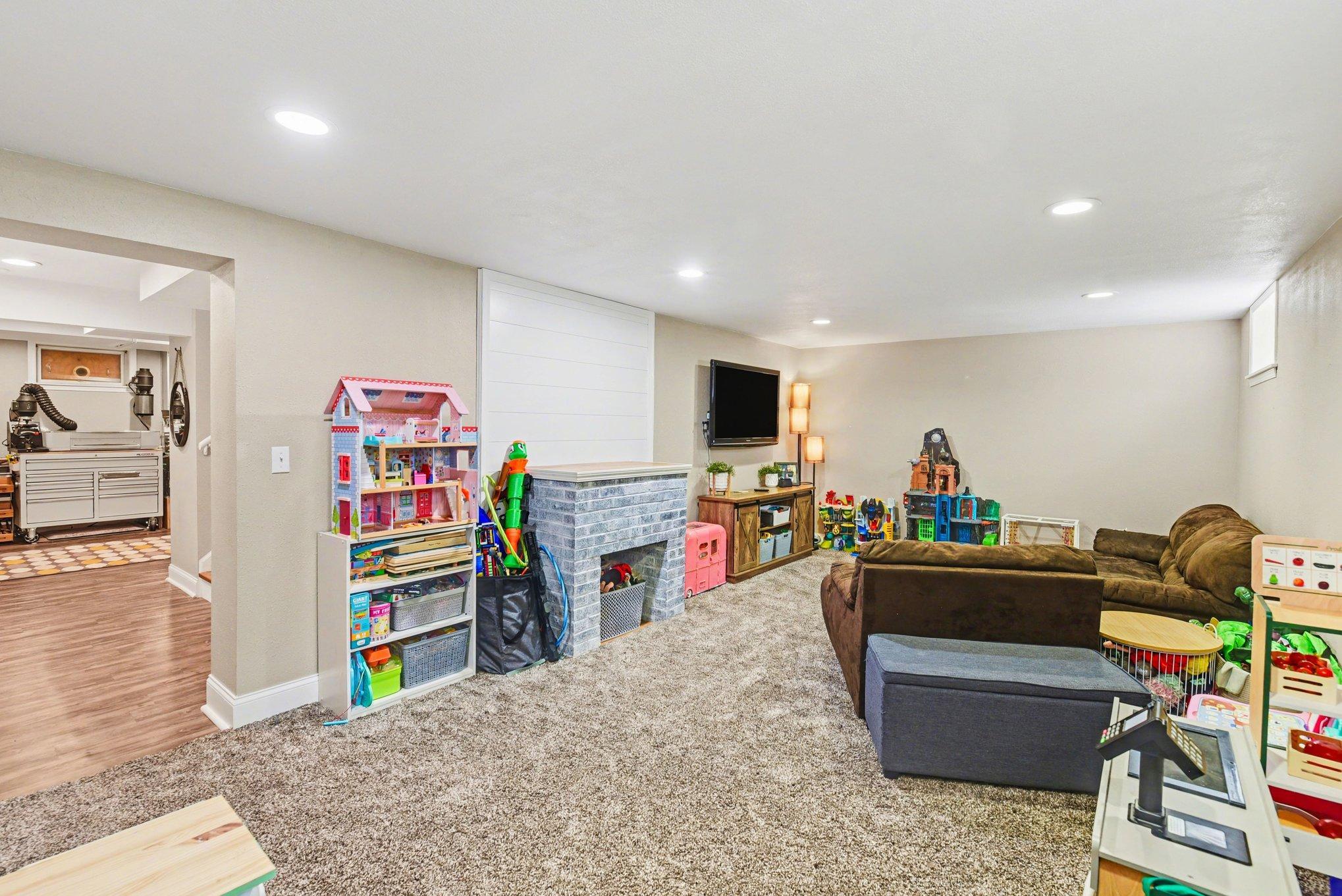 301 3rd Avenue Southeast Pipestone, MN 56164 - Photo 27 of 37