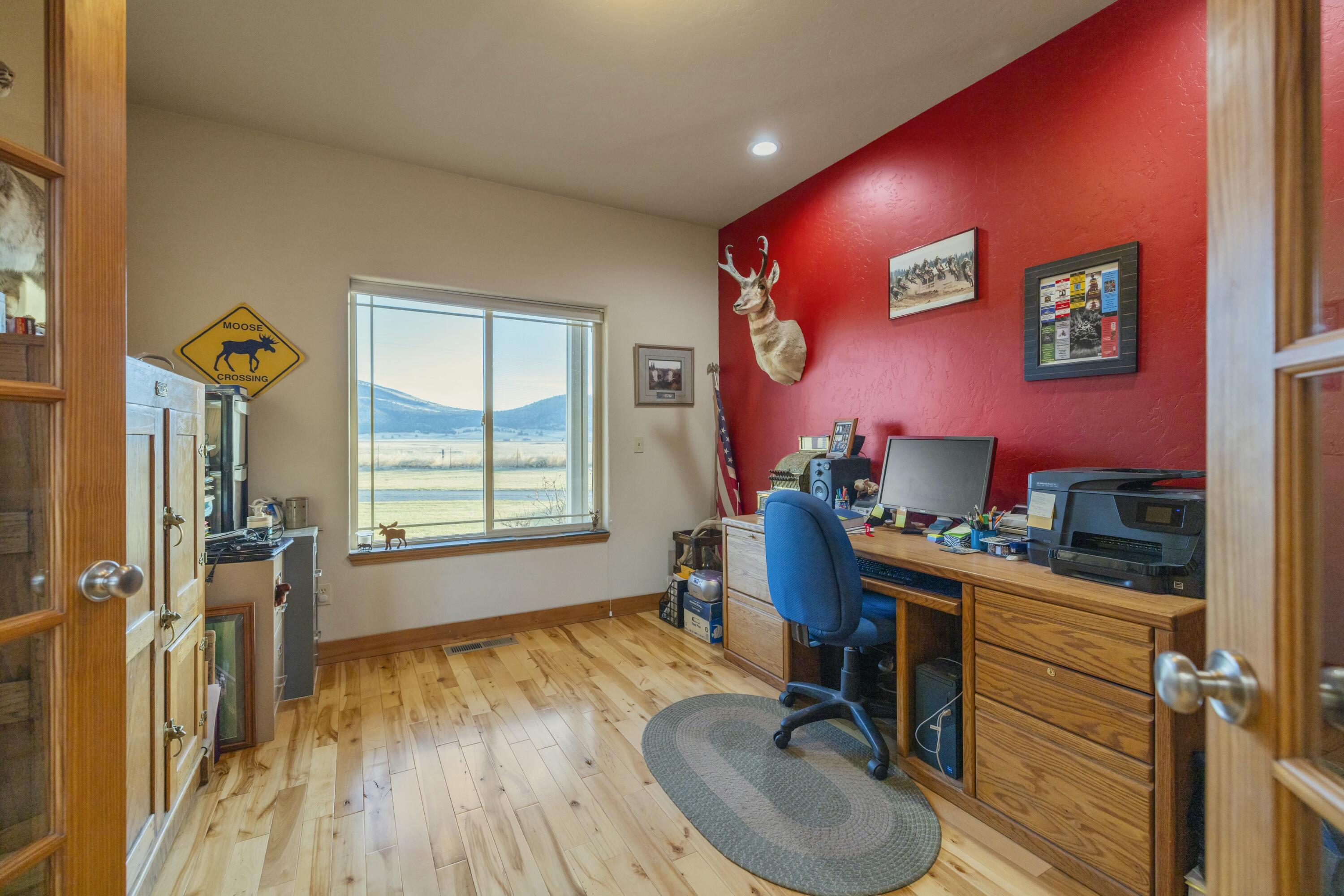 11251 Crystal Springs Road Klamath Falls, OR 97603 - Photo 11 of 64 office