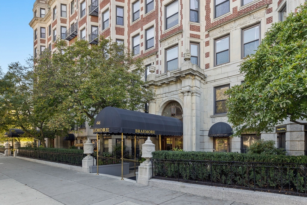 466 Commonwealth Avenue, Unit 305 Boston, MA 02215 - Photo 1 of 13