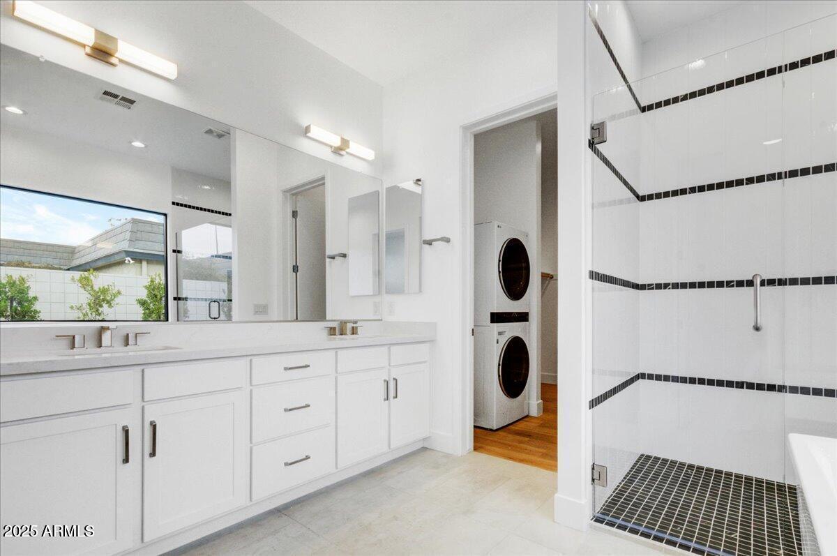 100 West Northern Avenue, Unit 4 Phoenix, AZ 85021 - Photo 12 of 25 a bathroom with a sink a toilet and shower