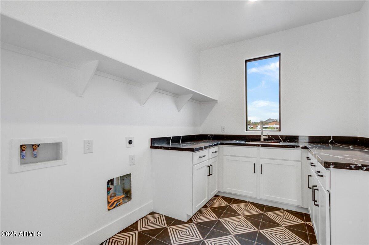 100 West Northern Avenue, Unit 4 Phoenix, AZ 85021 - Photo 18 of 25 a kitchen with granite countertop a sink stove and cabinets