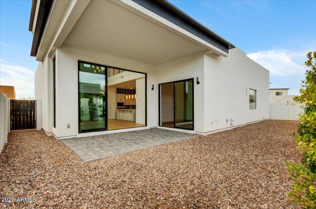 100 West Northern Avenue, Unit 4 Phoenix, AZ 85021 - Photo 21 of 25 a view of a house with backyard and windows