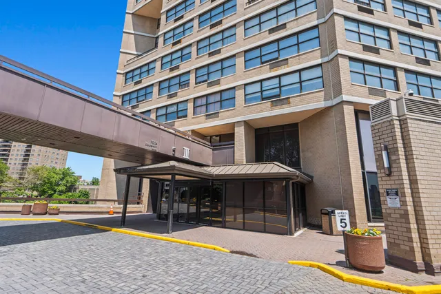 $3,600 | 7004 Boulevard East, Unit 31G, Guttenberg, NJ 07093