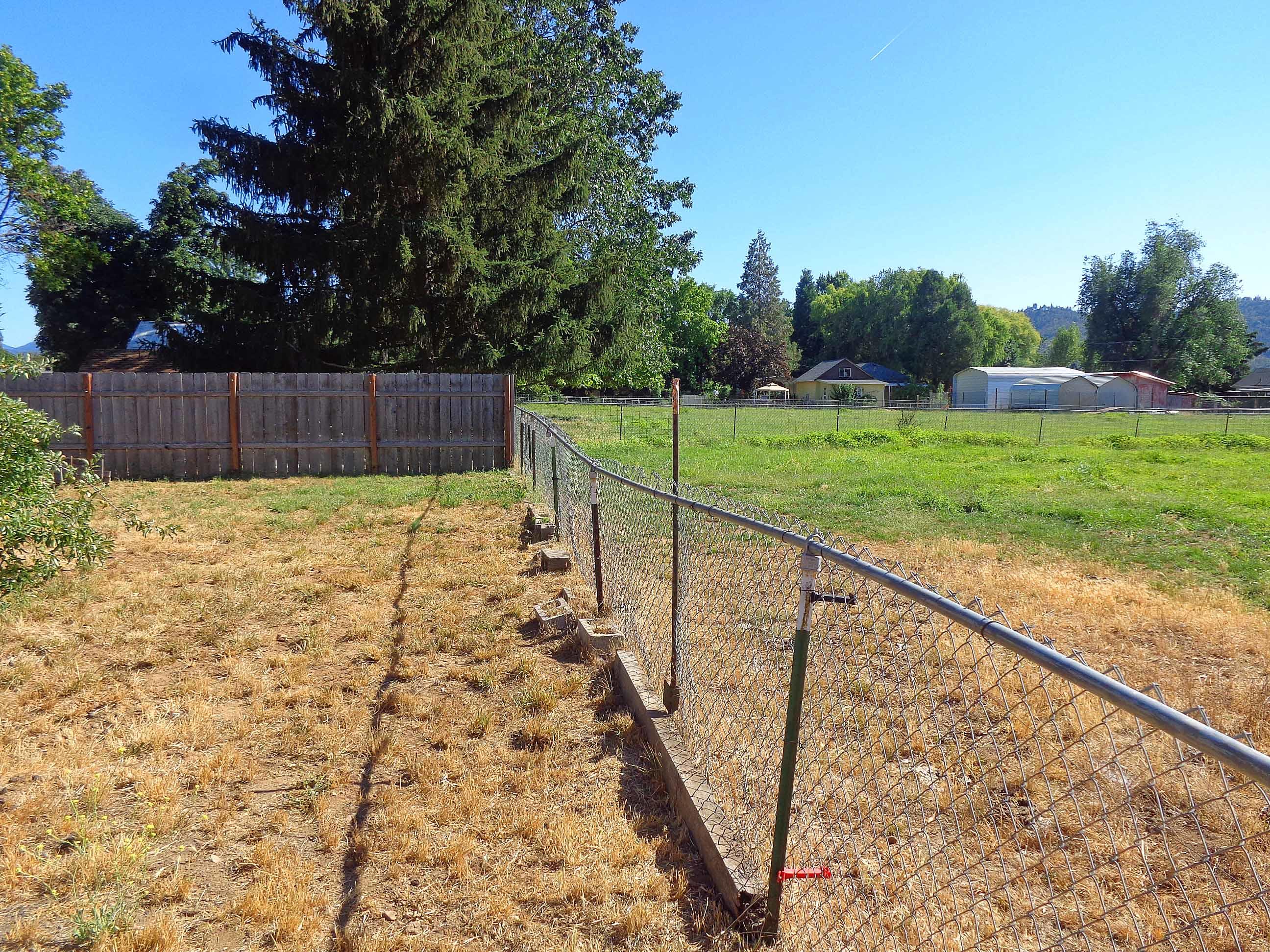 1358 Thomas Road Medford, OR 97501 - Photo 16 of 17 19
