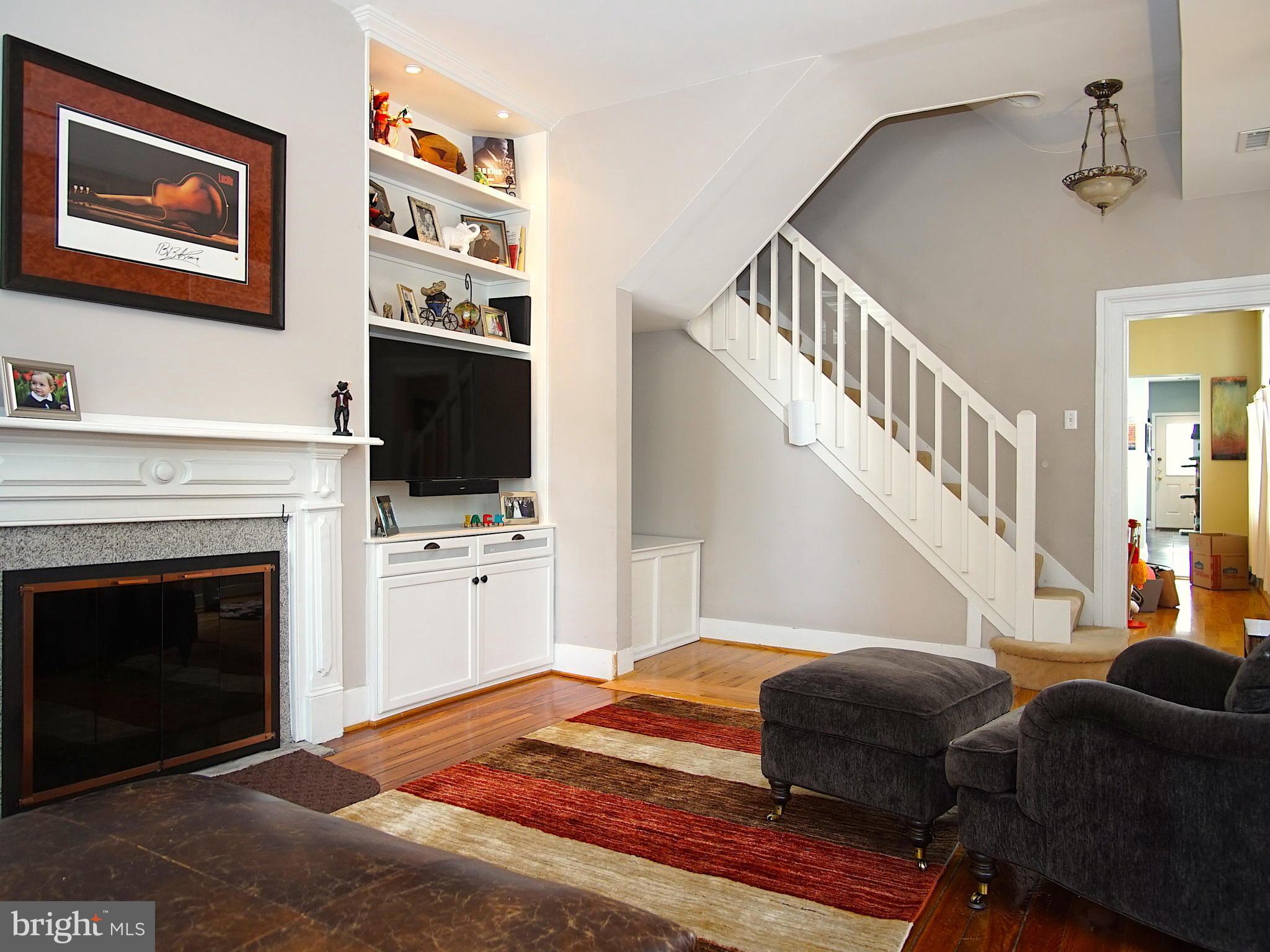 3736 Roland Avenue Baltimore, MD 21211 - Photo 4 of 30 Living Room