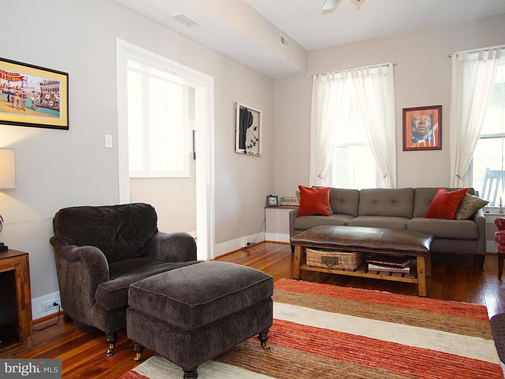 3736 Roland Avenue Baltimore, MD 21211 - Photo 6 of 30 Living Room