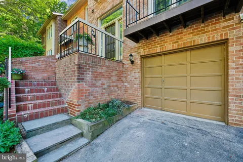 $799,900 | 5904 Valerian Lane, Rockville, MD 20852