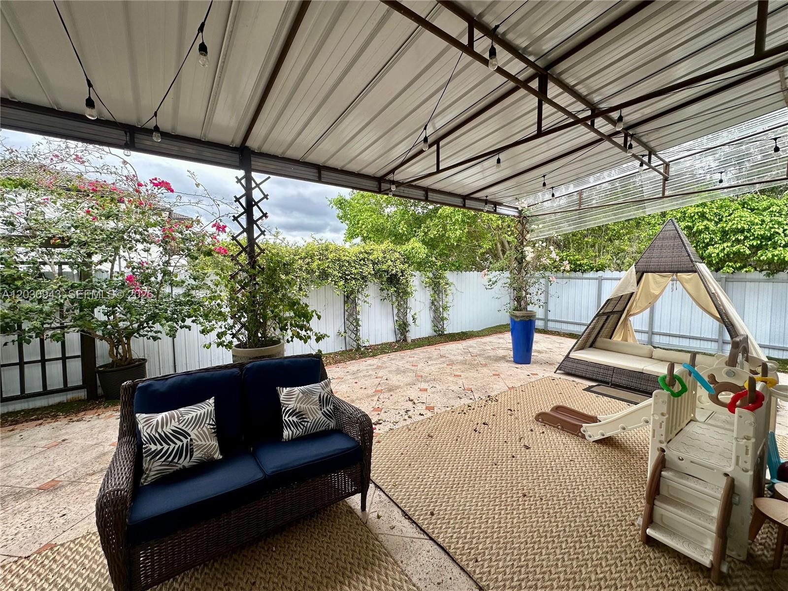 15490 Southwest 10th Street Miami, FL 33194 - Photo 8 of 34