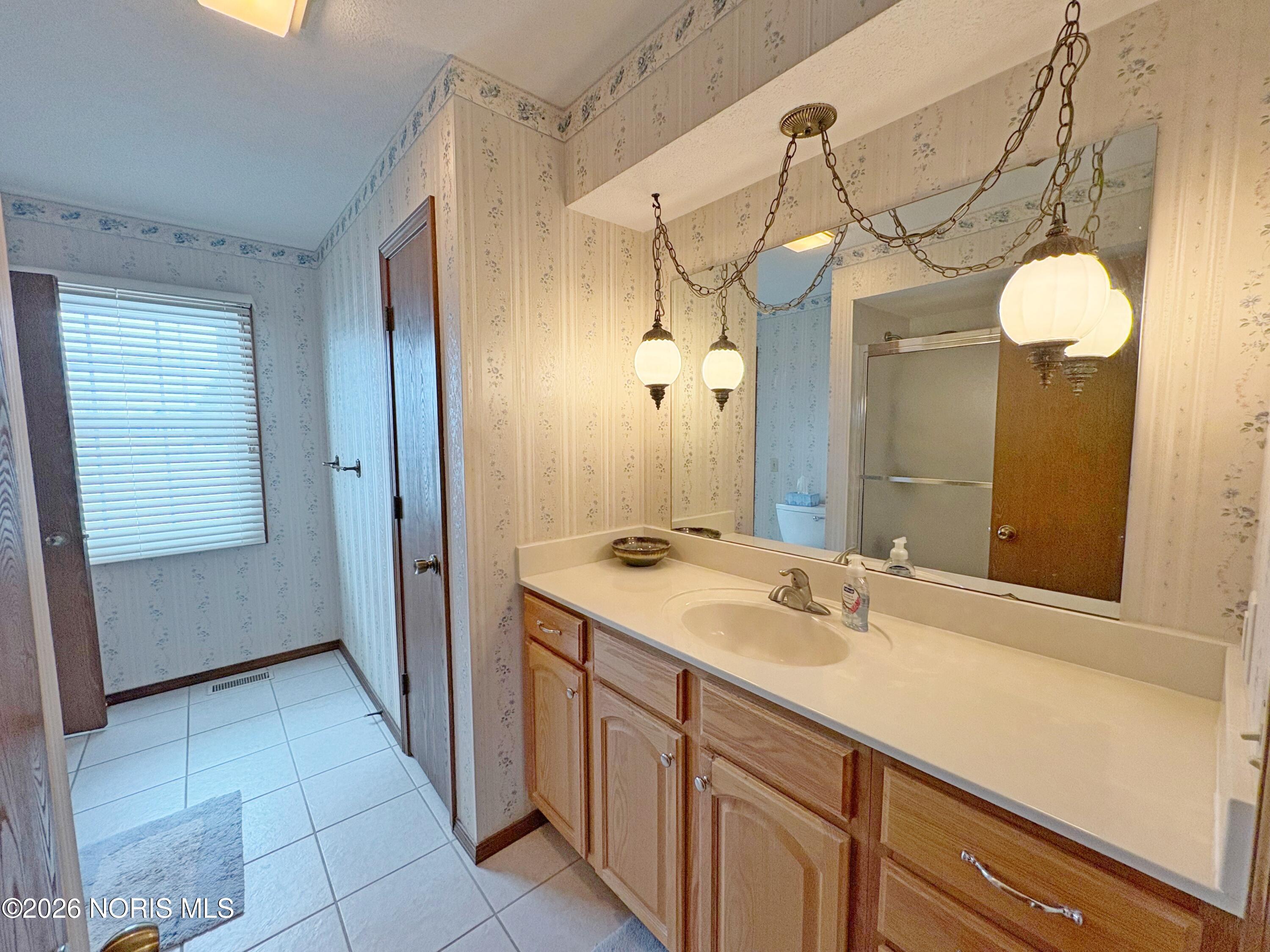 3515 Brown Road Oregon, OH 43616 - Photo 23 of 41 23 prim bath