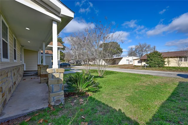 $345,000 | 1702 Rampart Street, Columbus, TX 78934