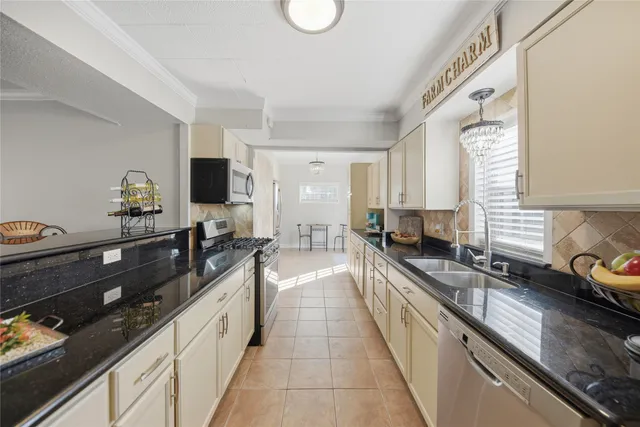 $345,000 | 1702 Rampart Street, Columbus, TX 78934