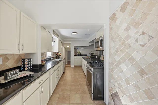 $345,000 | 1702 Rampart Street, Columbus, TX 78934