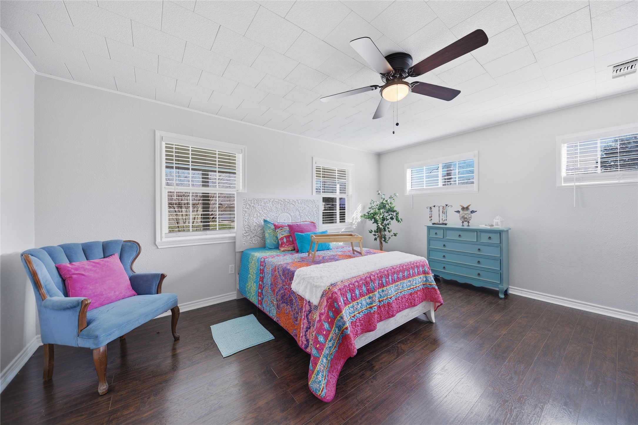 1702 Rampart Street Columbus, TX 78934 - Photo 8 of 38 a bedroom with bed and window