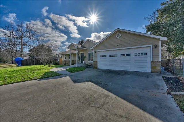 $345,000 | 1702 Rampart Street, Columbus, TX 78934