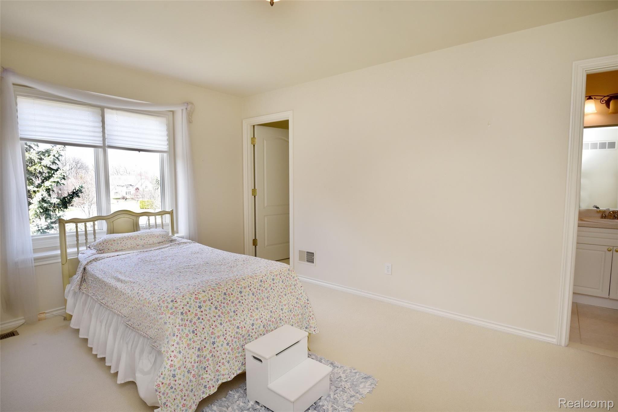3159 St James Court Rochester, MI 48306 - Photo 27 of 32 Jack and Jill Bedroom 4