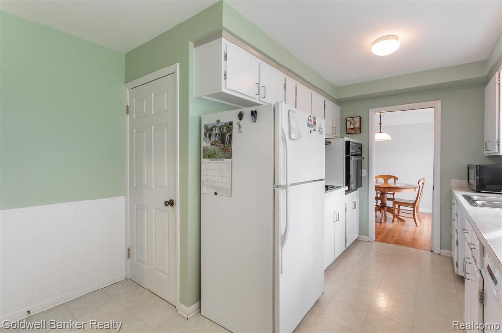32143 Hearthstone Road Farmington Hills, MI 48334 - Photo 12 of 31