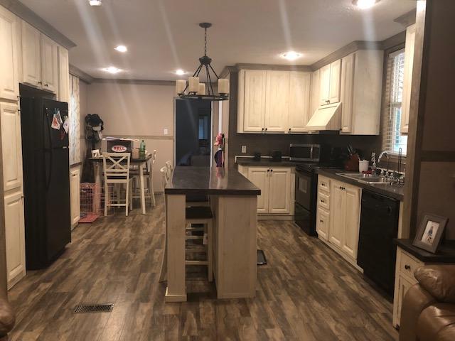 1561 Airport Road Moneta, VA 24121 - Photo 2 of 11 Kitchen