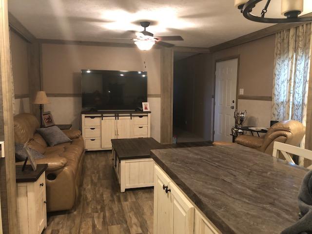 1561 Airport Road Moneta, VA 24121 - Photo 4 of 11 Livingroom