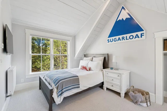 $1,895,000 | 263 Foreside Road, Falmouth, ME 04105