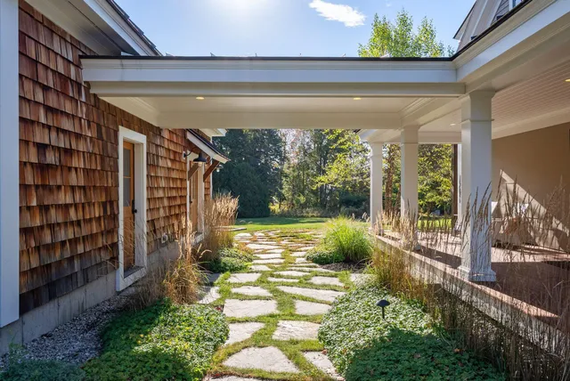 $1,895,000 | 263 Foreside Road, Falmouth, ME 04105