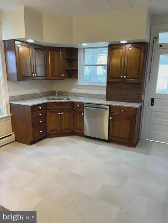 $1,800 | 27 West High Street, Hummelstown, PA 17036