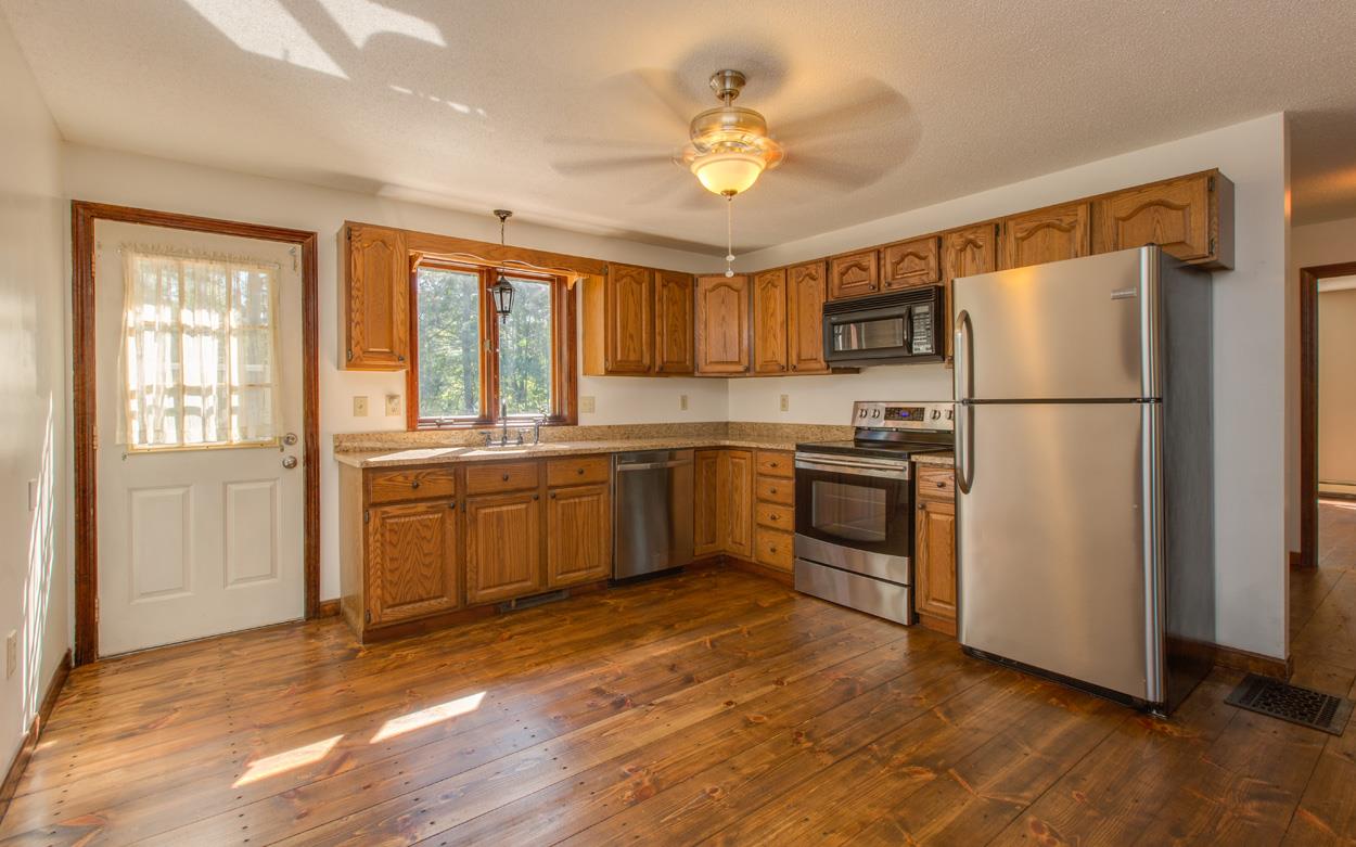 17 Plower Road Pelham, NH 03076 - Photo 7 of 31 Gallery Image 7