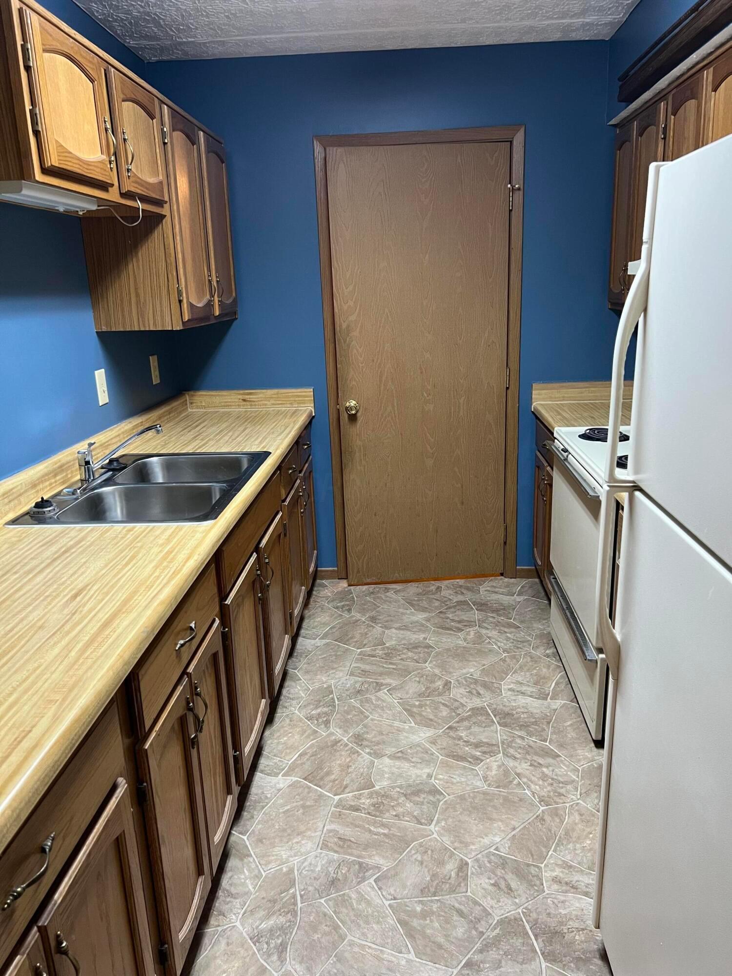 3967 Karl Road, Unit 119 Columbus, OH 43224 - Photo 4 of 17 kitchen 2