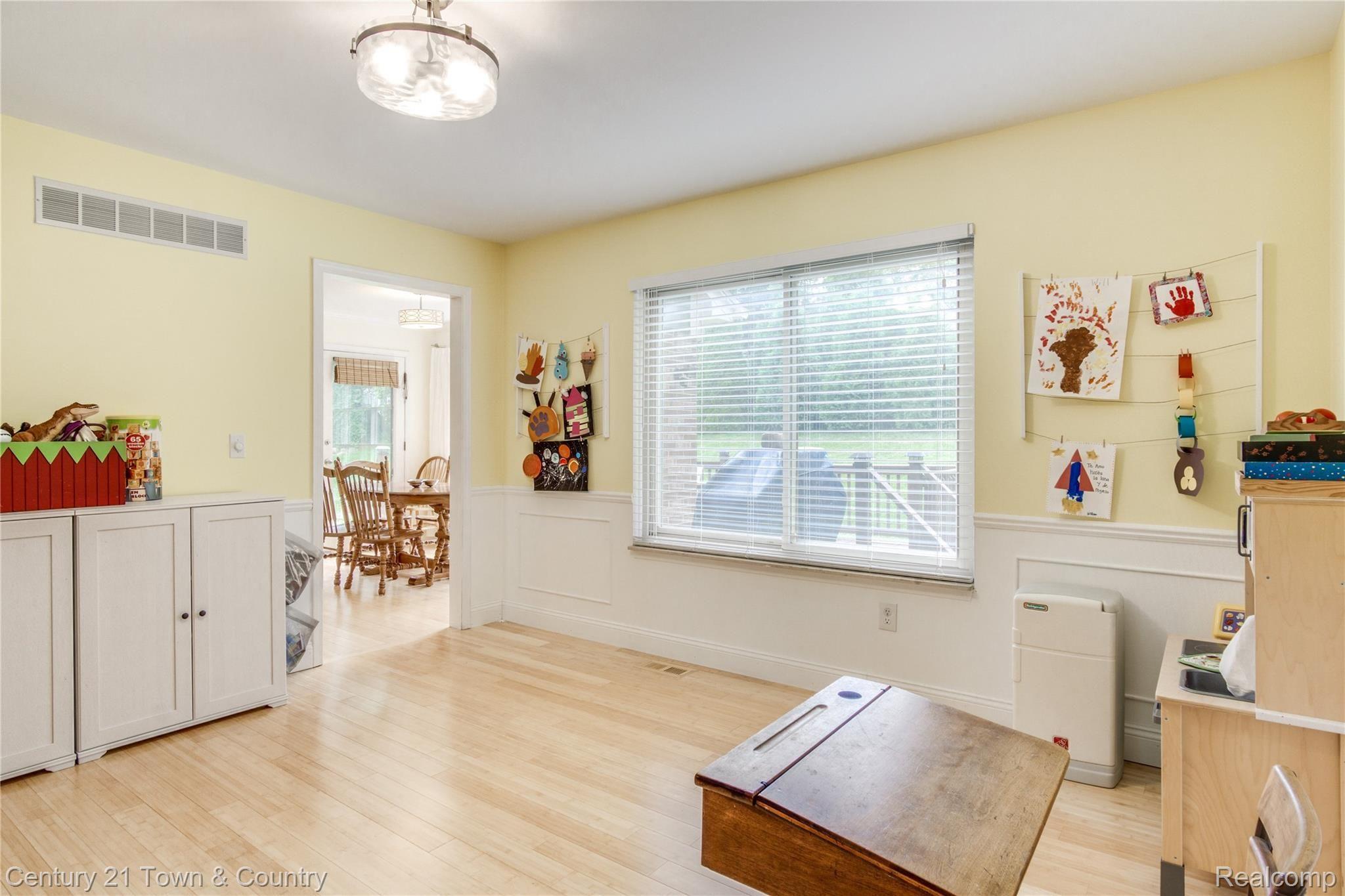 548 Ten Point Drive Rochester, MI 48309 - Photo 8 of 46 Interiors (6 of 41).jpg