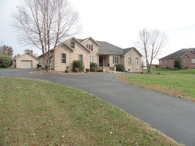 106 Oakwind Road Glasgow, KY 42141 - Photo 8 of 32 Gallery Image 8