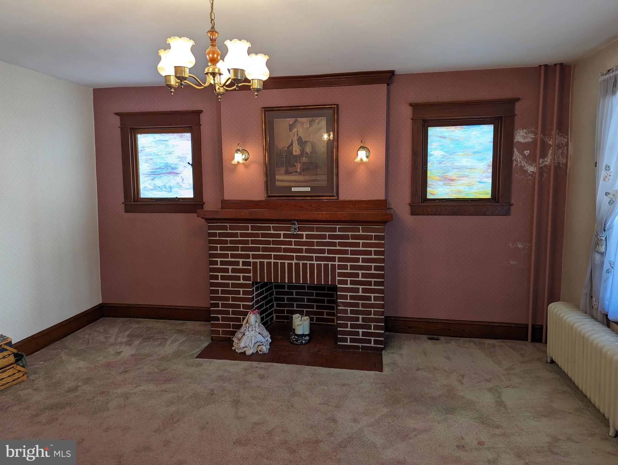 2020 Spring Street Reading, PA 19609 - Photo 5 of 26 Living Room