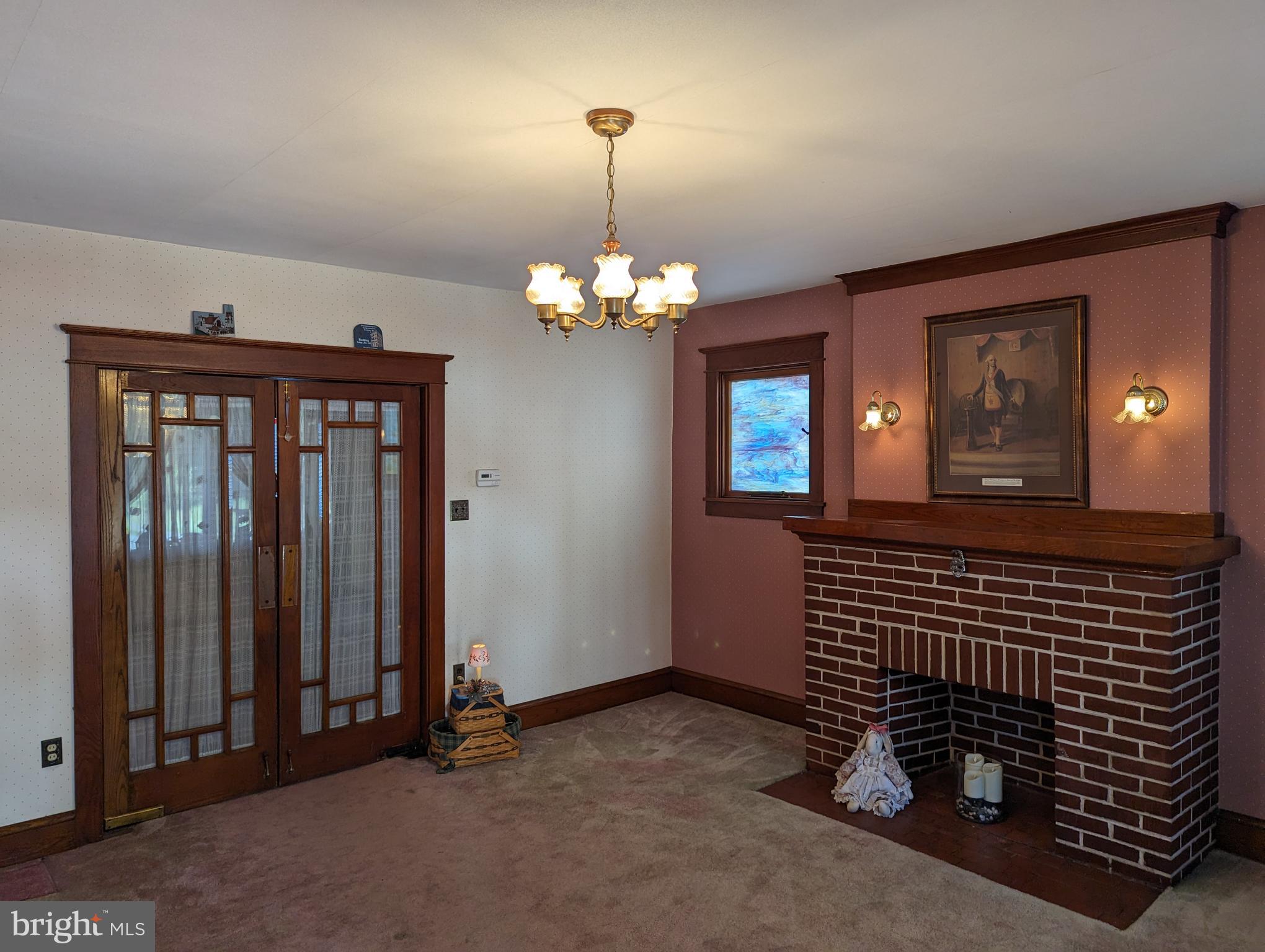 2020 Spring Street Reading, PA 19609 - Photo 6 of 26 Living Room