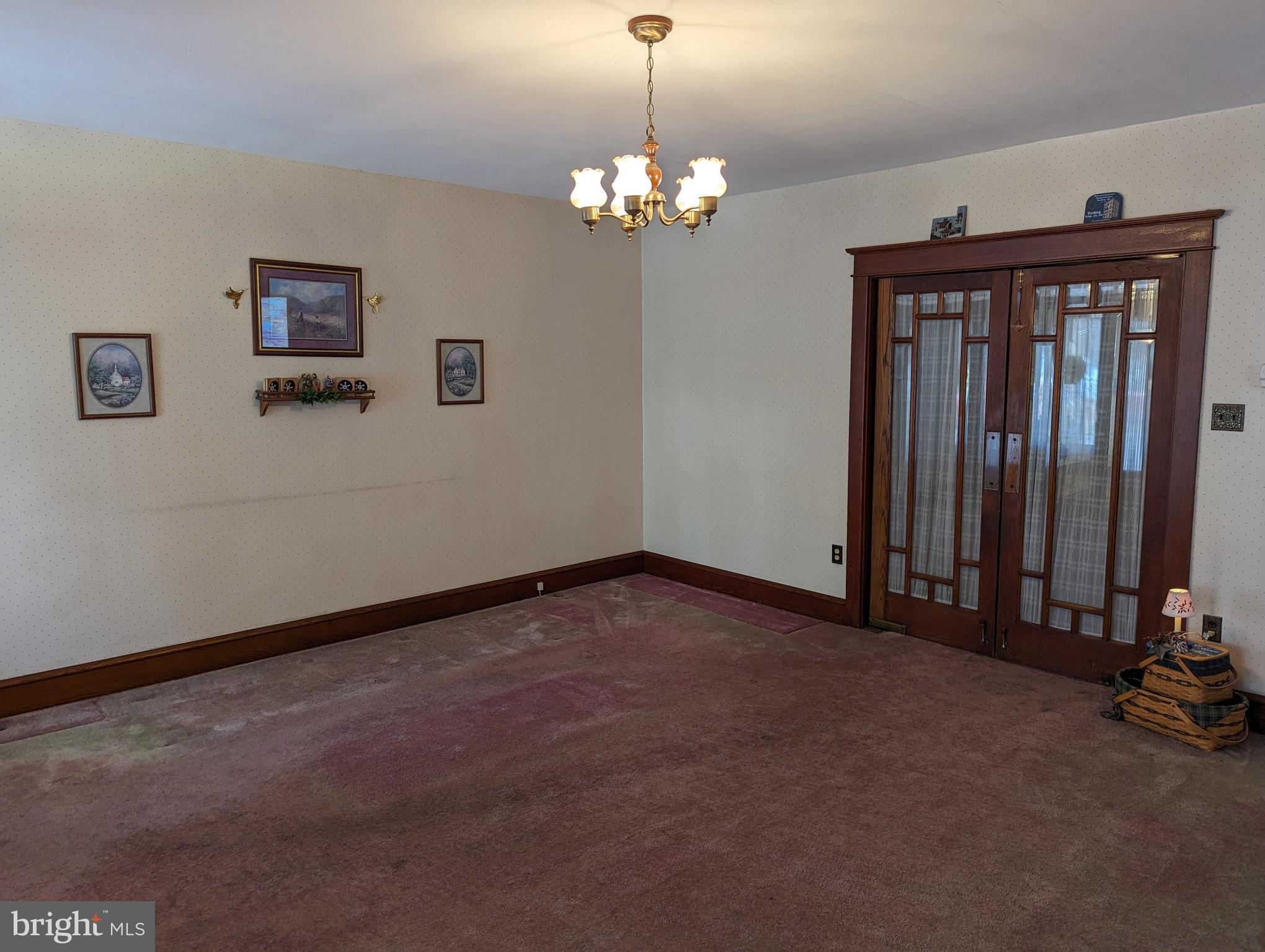 2020 Spring Street Reading, PA 19609 - Photo 7 of 26 Living Room