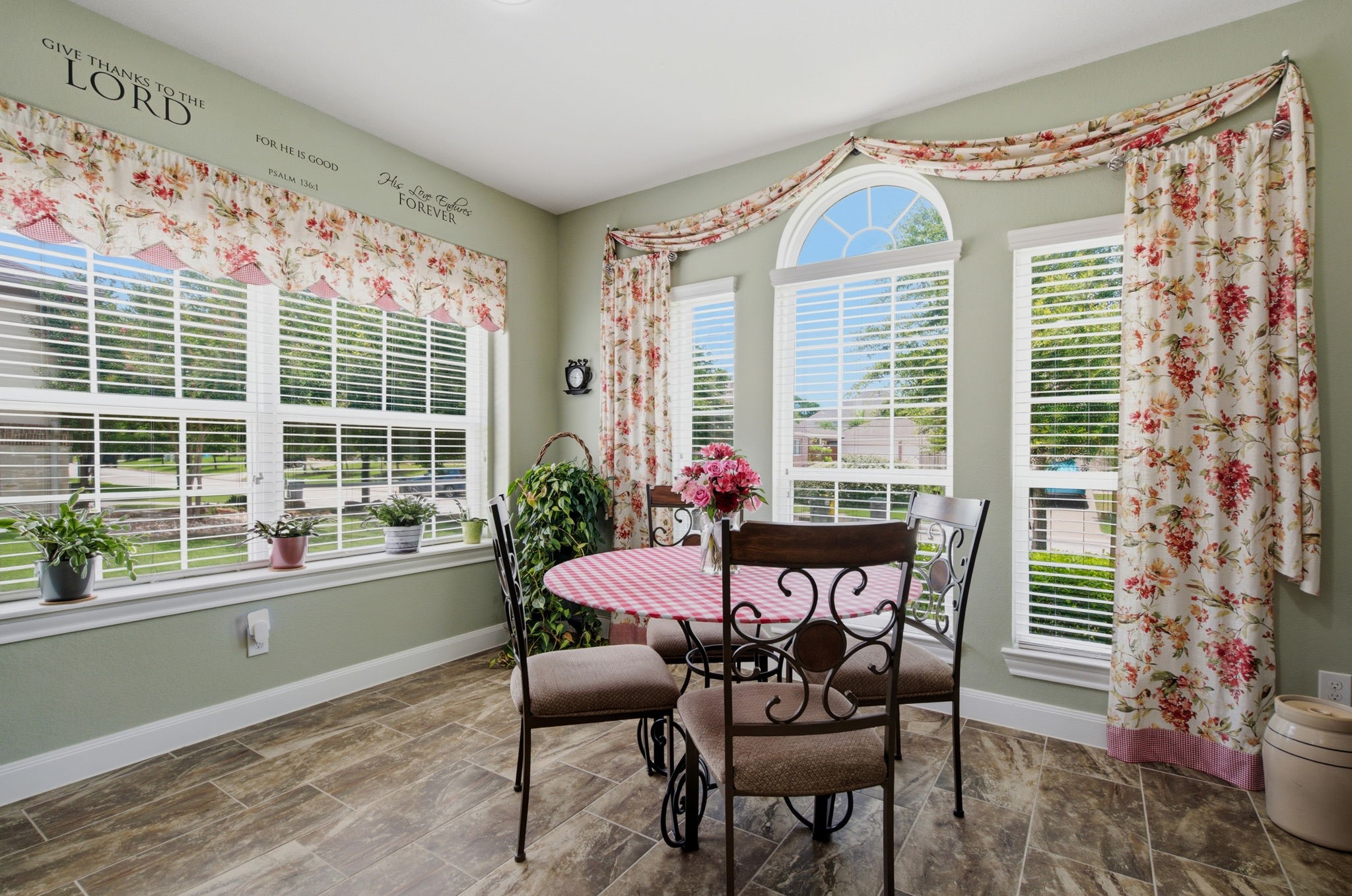3298 Explorer Way Conroe, TX 77301 - Photo 17 of 43 BREAKFAST AREA