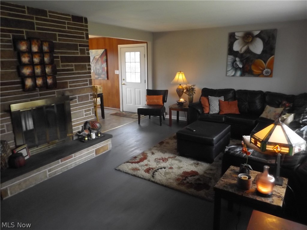 4672 Venus Road Uniontown, OH 44685 - Photo 6 of 26 Gallery Image 6