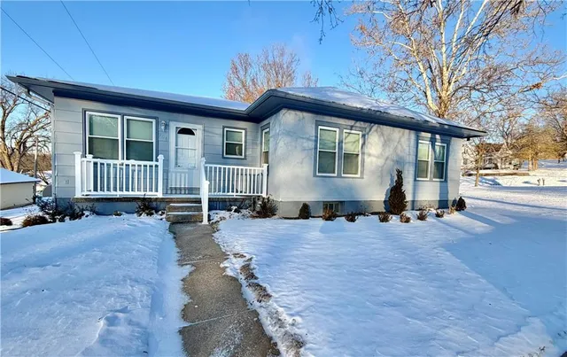 $285,000 | 506 North 3rd Street, Wathena, KS 66090
