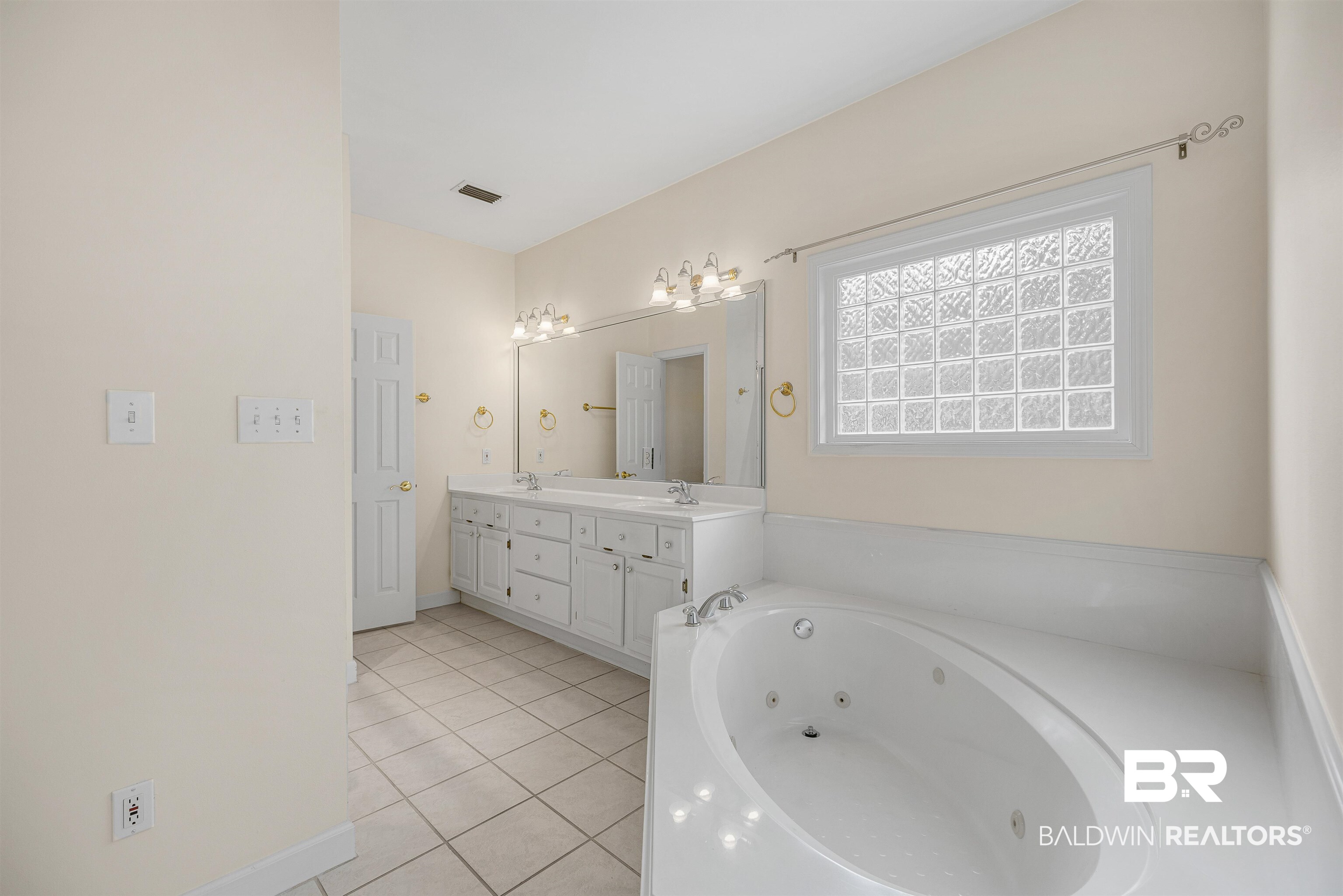 105 Par Circle Fairhope, AL 36532 - Photo 17 of 30 Primary Bath