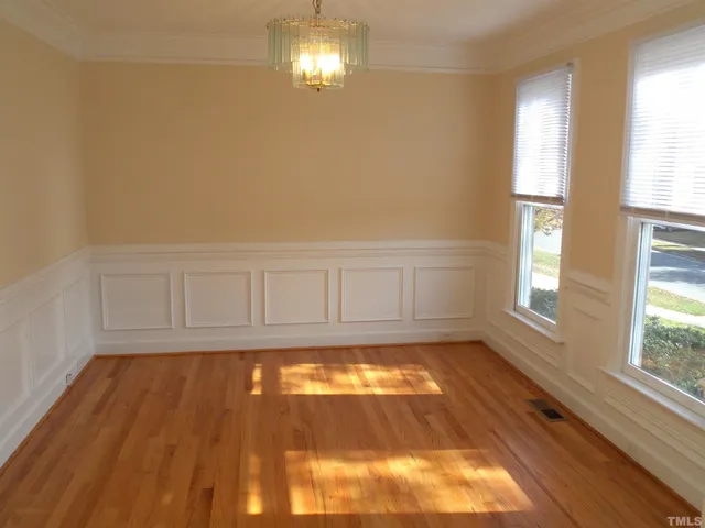 a view of empty room with window