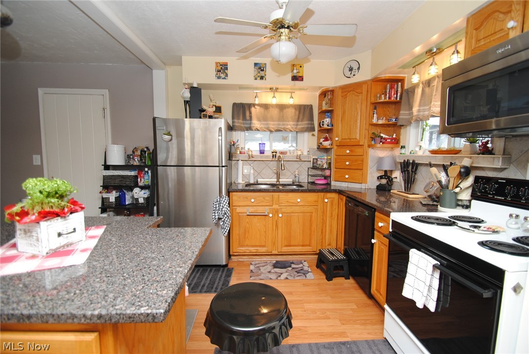 714 Grayton Road Berea, OH 44017 - Photo 3 of 16 Gallery Image 3