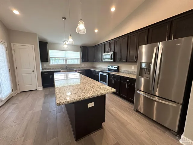 $2,700 | 3050 Palm Street, Gulf Breeze, FL 32563