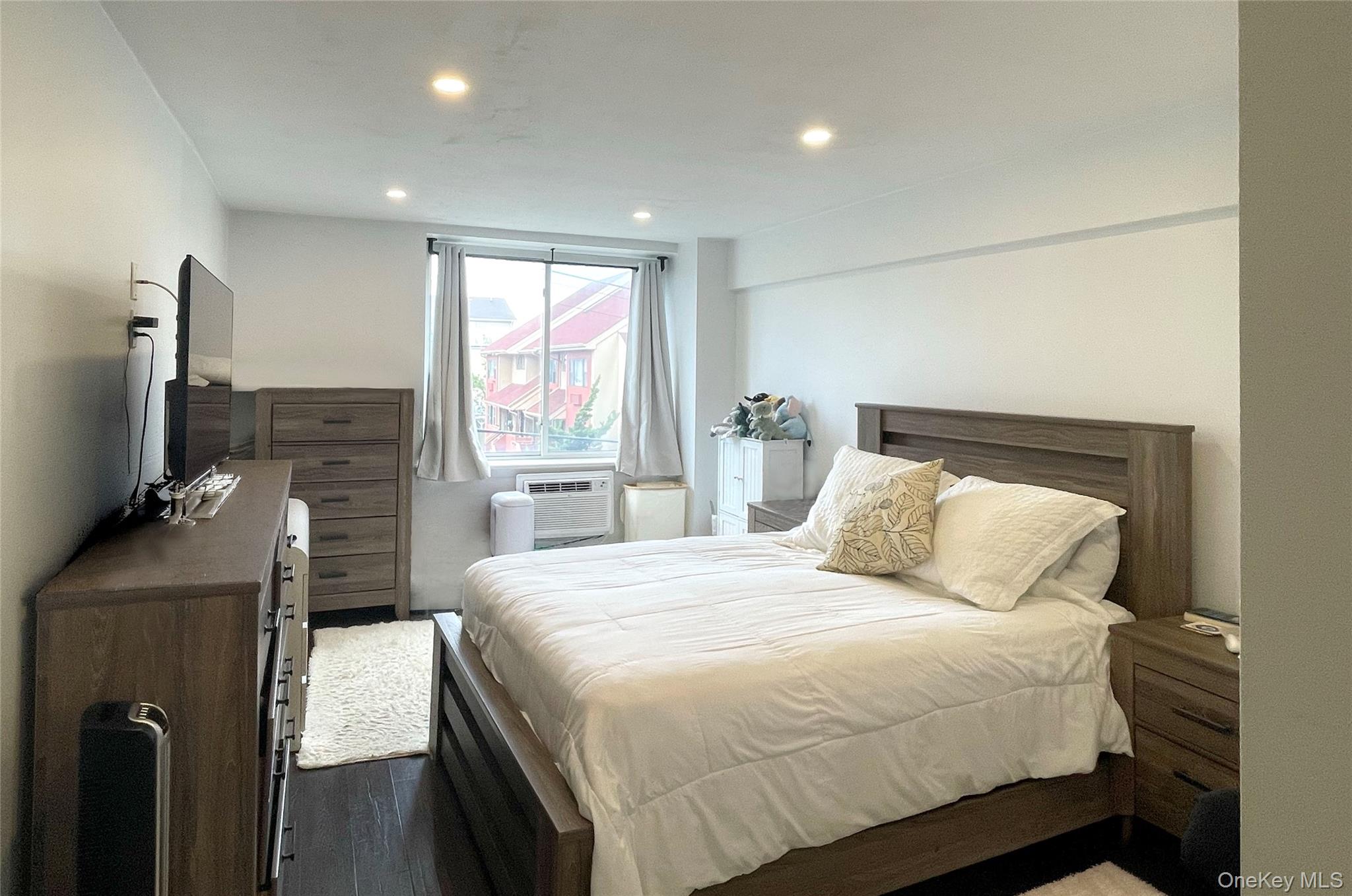 650 Shore Road, Unit 2N 3 Long Beach, NY 11561 - Photo 7 of 22 Gallery Image 7